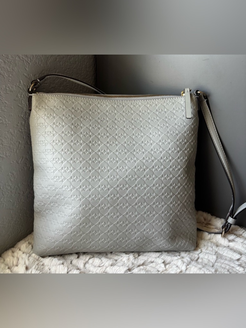 ♠️KATE SPADE Penn Place Keisha Embossed Heart Crossbody Bag (wallet separate)